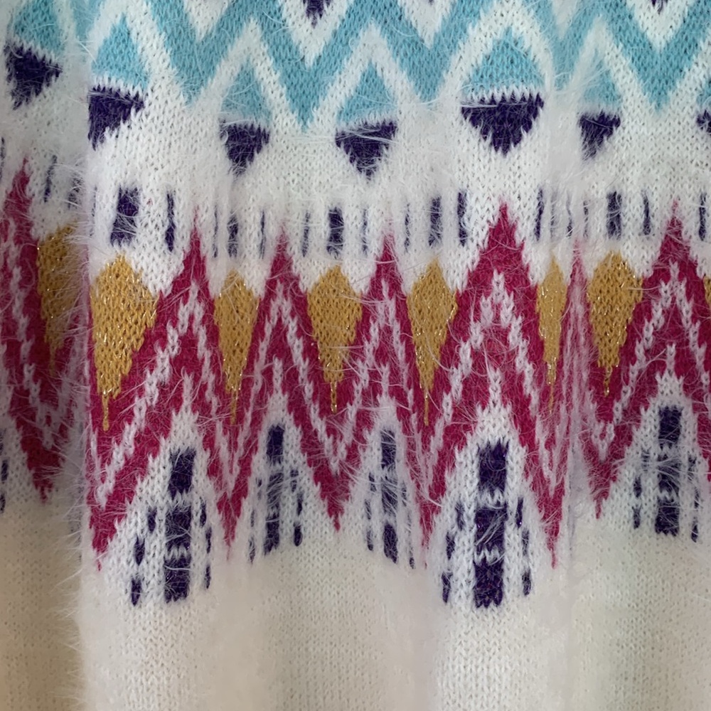 Time and Tru soft sweater in colorful print size 16-18 - Picture 3 of 12